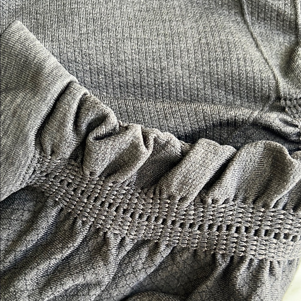 Lululemon Seamless Cropped  Ruched Leggings - Picture 3 of 7